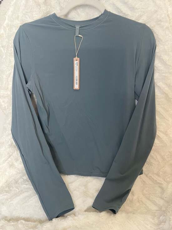 SKIMS Tops - NWT Skims Fits Everybody Long Sleeve T-Shirt Size L Zircon